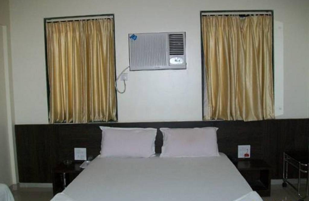 Hotel Jalaja Heritage Thane Bagian luar foto